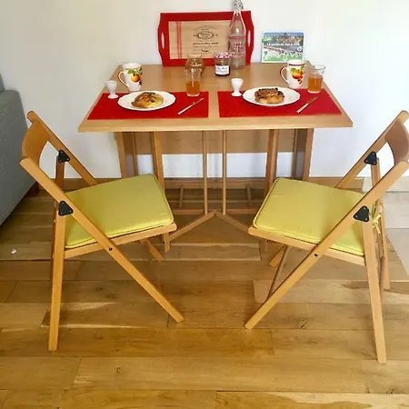 Petite Vue Apartment *